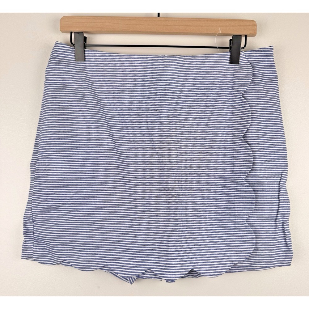 J.Crew Women's 10 Petite Blue White Striped Scalloped Trim Skort Beach Stretch